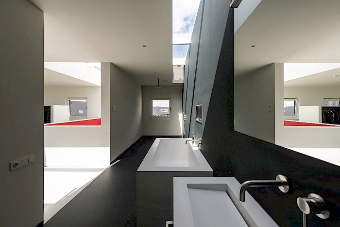 Cube House daglichttoetreding badkamer vide daklicht